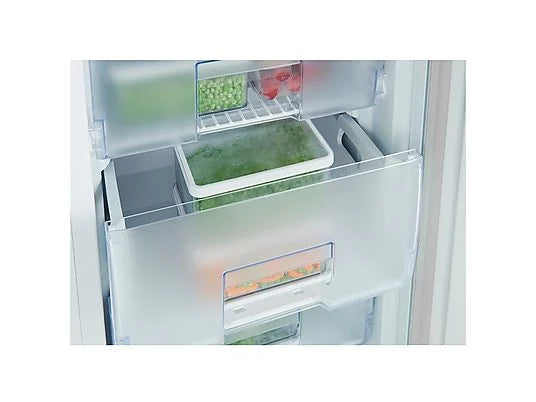 Detalle cajones congelador bajo encimera Beko